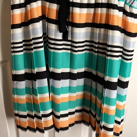 BCBGeneration Pleated Dress - Picture 4 of 10